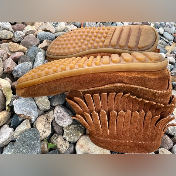 🥾KIDS’ Double Fringe Brown Suede Ankle Boot | Minnetonka Moccasin—2292 | Size 10 - Picture 16 of 17